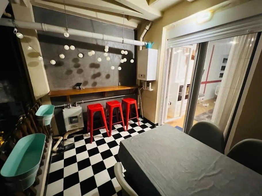 Redstripes Apartment 테살로니키